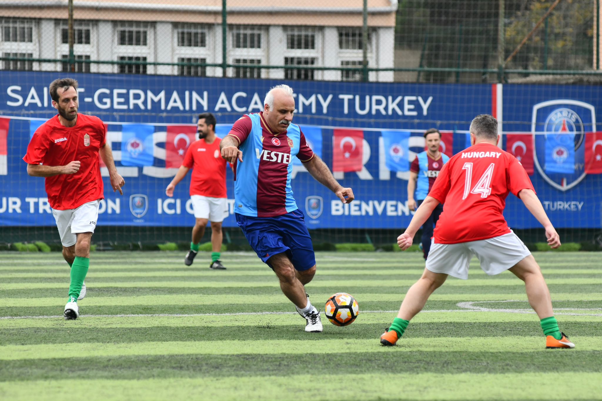 KARDEŞ TAKIMLARIN MAÇINDA DOSTLUK KAZANDI