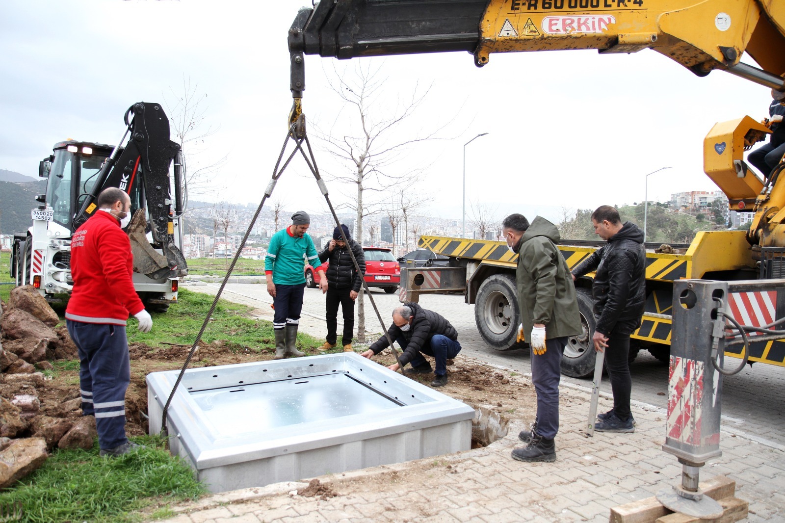 KARŞIYAKA _TUGAY KARŞIYAKA’YI YERALTI KONTEYNERLERİ İLE DONATTI