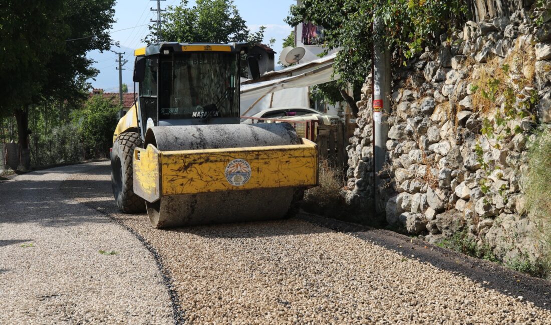 Kaş Yeşilbarak’ta asfalt çalışması