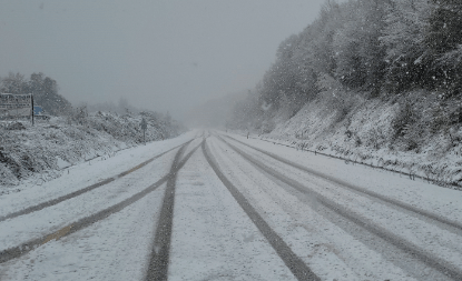 Kastamonu’da yeni yıl gelmeden kar geldi! Yoğun kar yolları kapadı