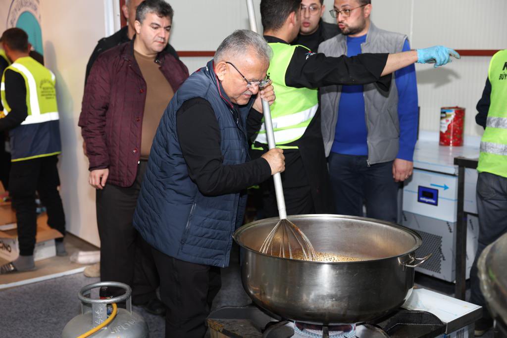 Kayseri Büyükşehir Belediye Başkanı Dr. Memduh Büyükkılıç, ‘tek bilek, tek yürek’ anlayışı devam ediyor