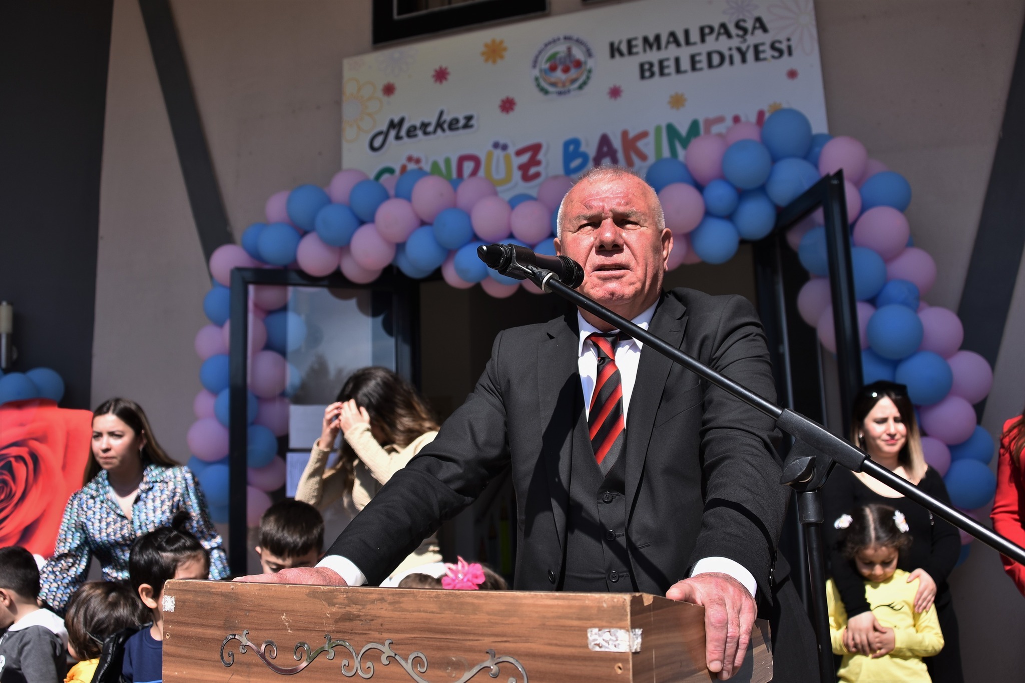 Kemalpaşa Belediyesi, Gündüz Bakımevi’nin (Kreş) 2’ncisini Kemalpaşa Merkez’de hizmete açtı.