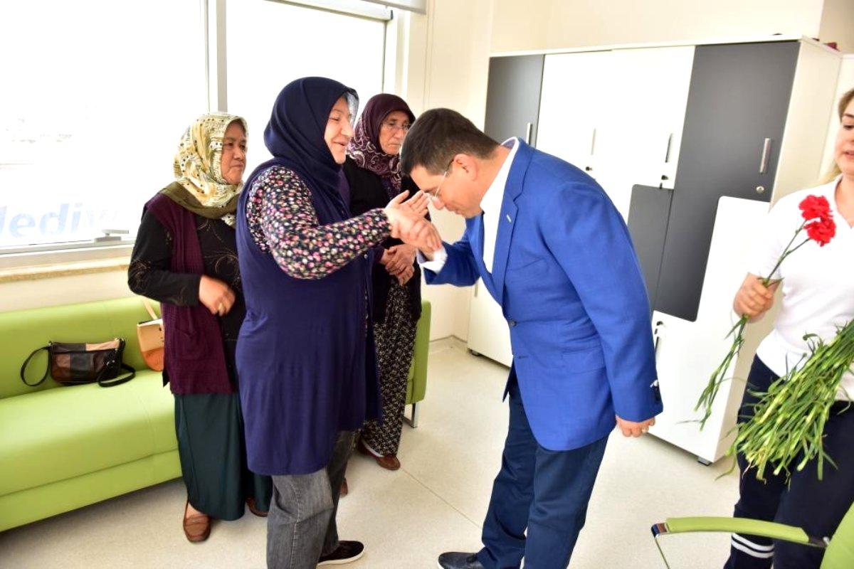 Kepez Belediye Başkanı Hakan Tütüncü’nün anneler günü mesajı