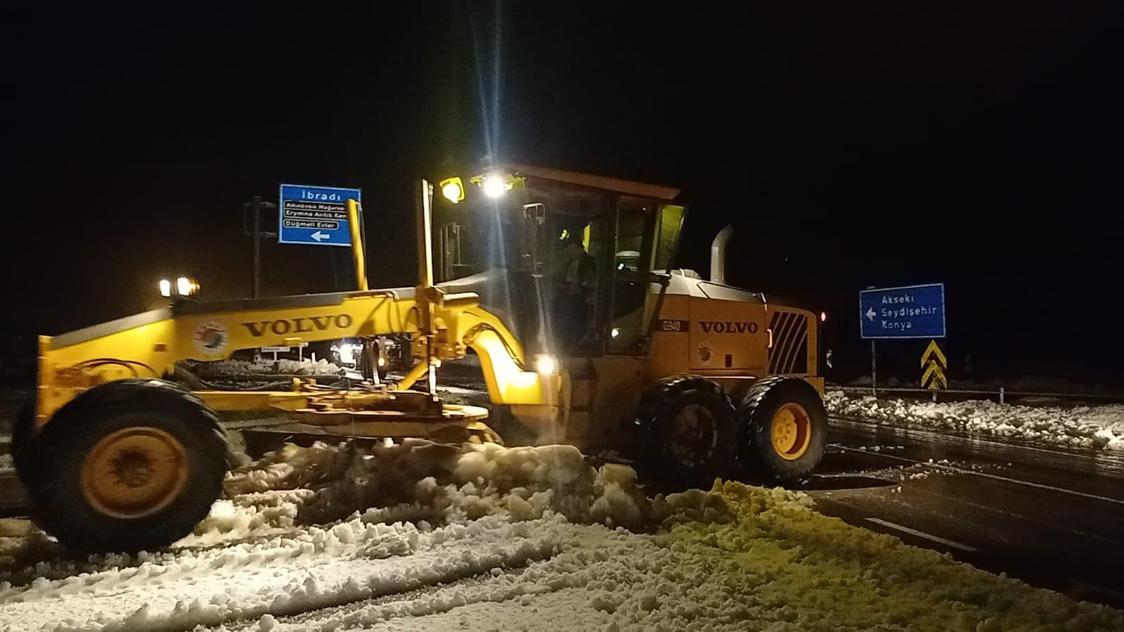 Kepez’den ilçe belediyelere kar temizleme desteği