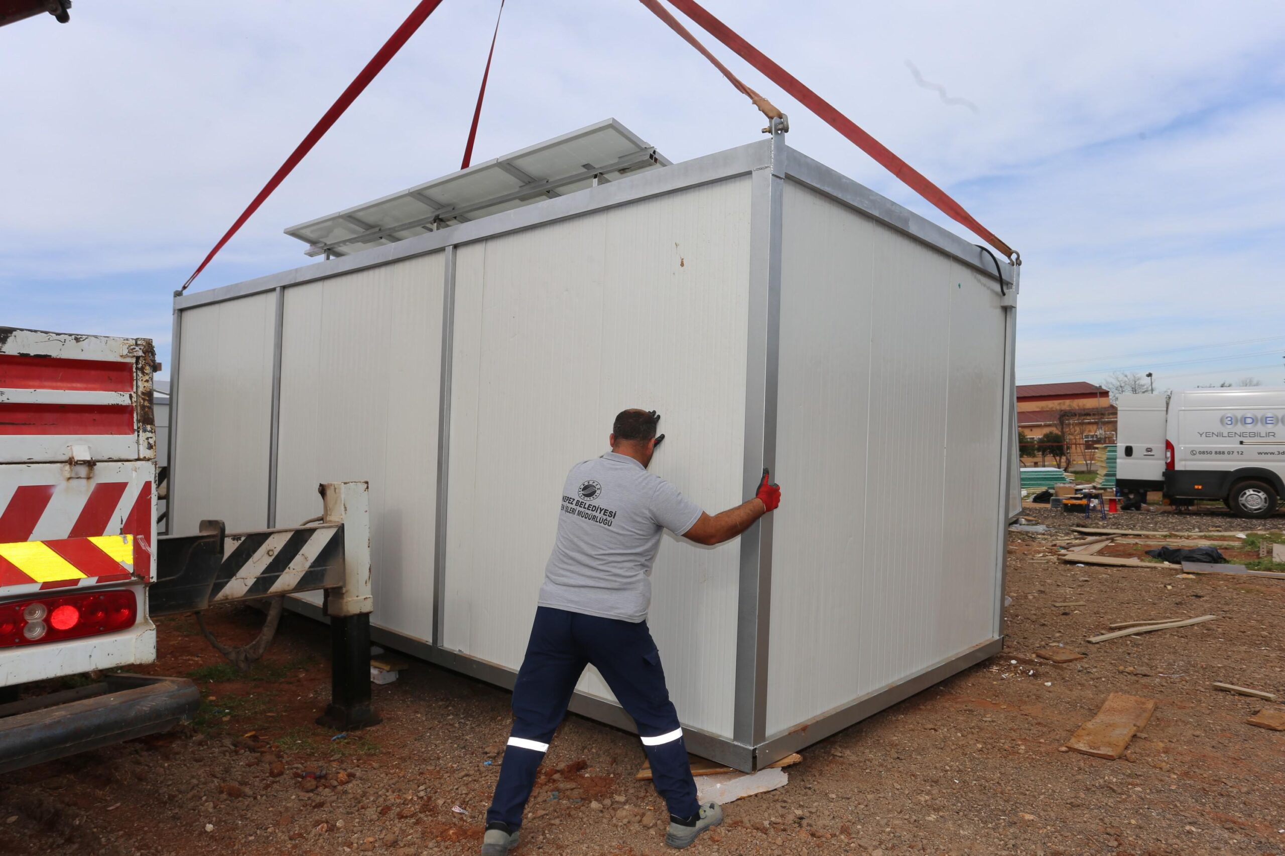 Kepez’li öğrencilerden deprem bölgesine güneş enerjili konteyner okul