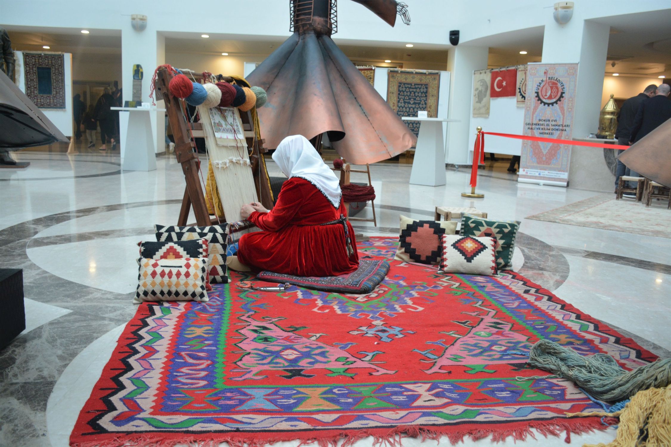 Kıbrıs Modern Sanat Müzesi ve  46 eşsiz el yapımı halı