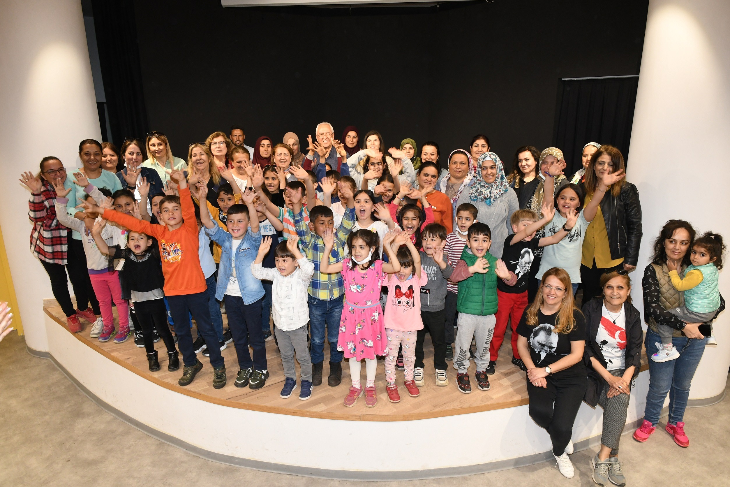 Kiraz ve Beydağlı çocuklar Nasreddin Hoca'da