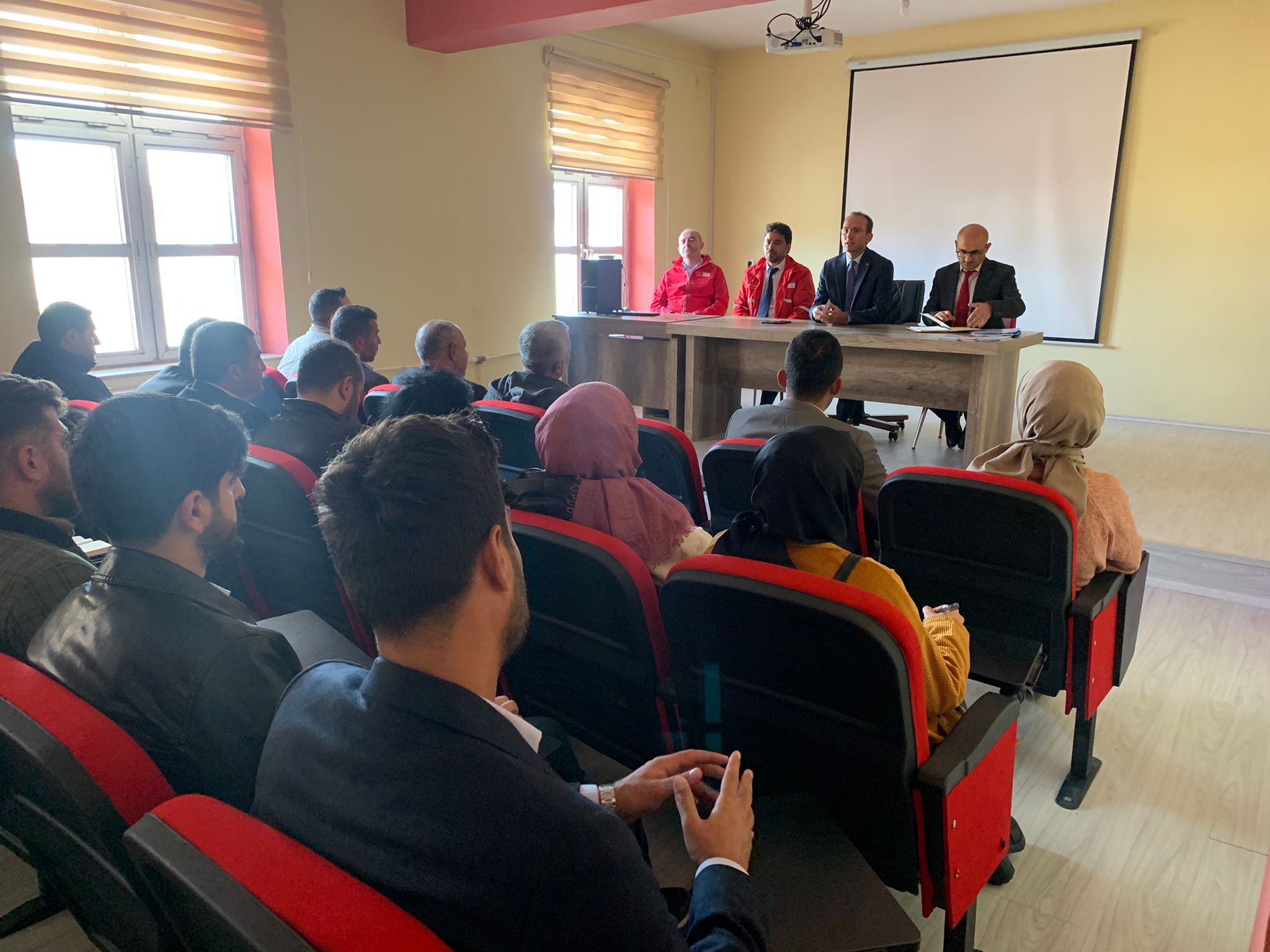 Kızılay'ın Karayazı Faaliyetlerine Kaymakam Sarıdoğan'dan Tam Destek