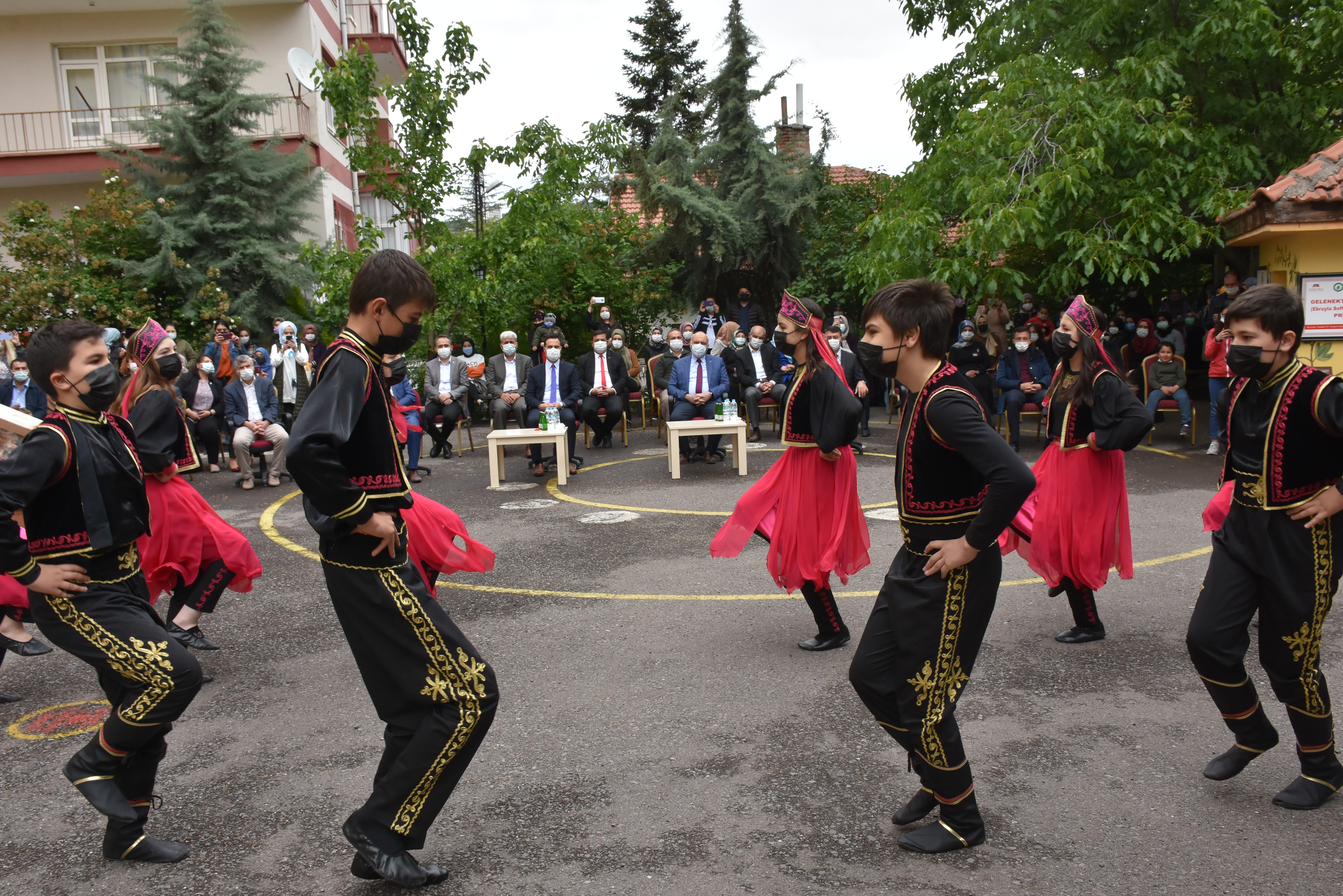 Kızılcahamam Halk Eğitim Merkezi’nde yıl sonu sergisi