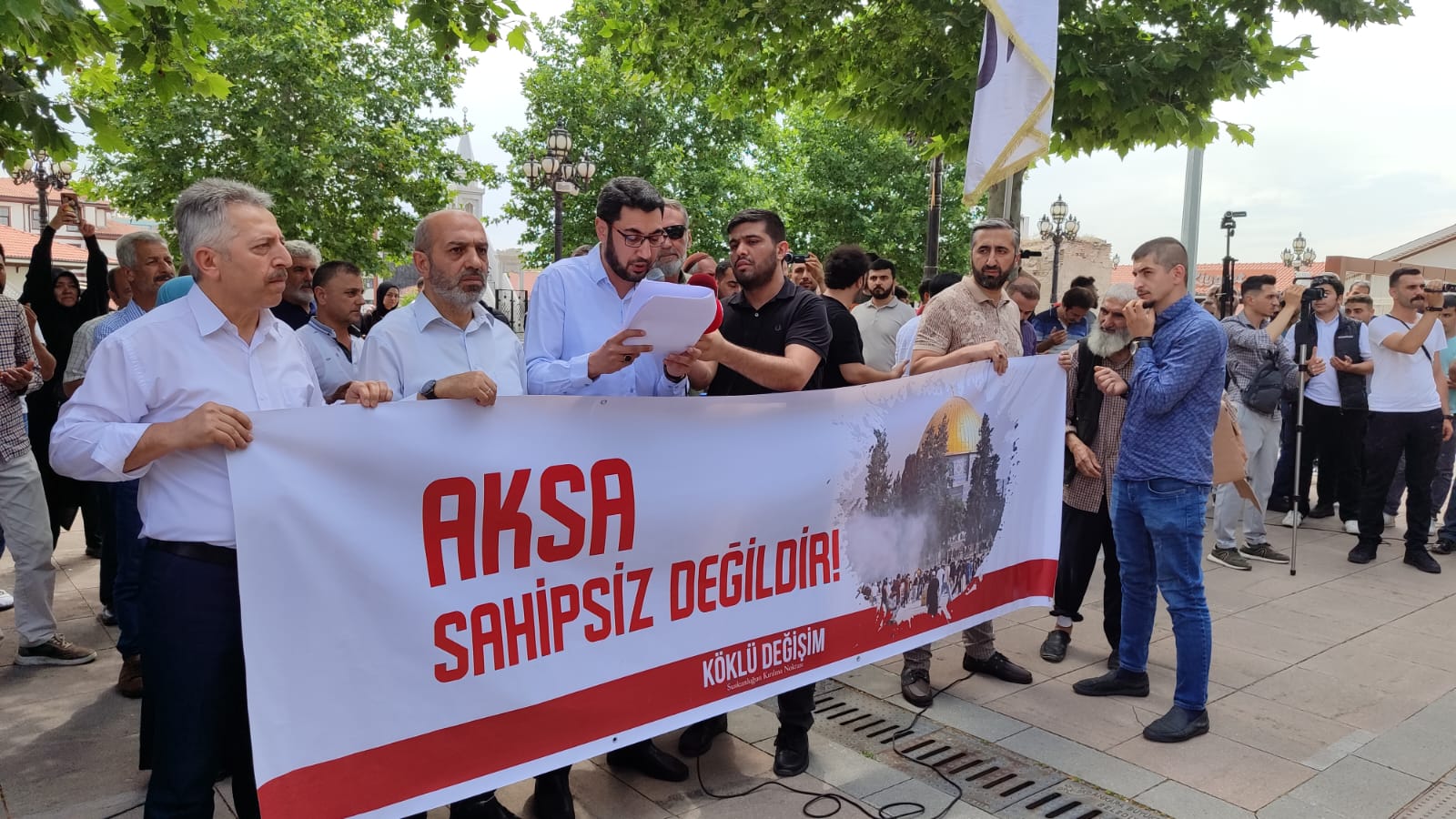 Köklü Değişim, Cenin’deki Katliamı Protesto Etti