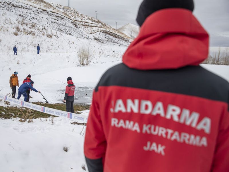 Komandolar Kışın Yaşanabilecek Kayıp Vakalarına Zorlu Eğitimlerle Hazırlanıyor