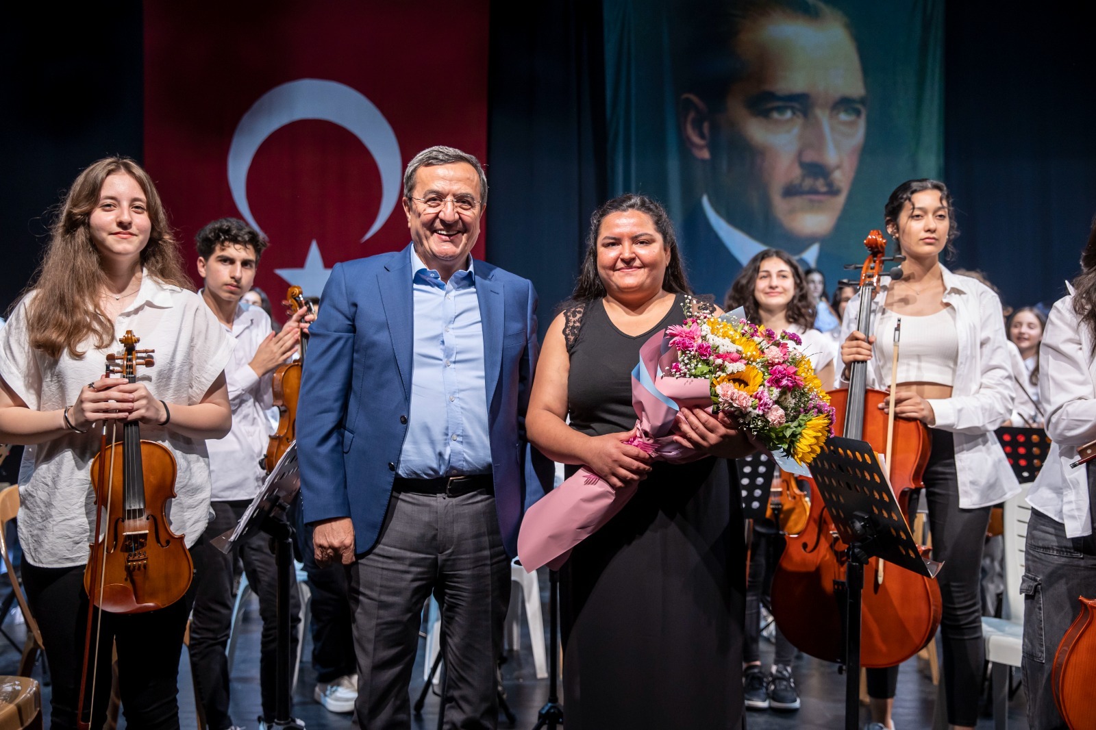 KONAK _ BARIŞ ÇOCUK VE GENÇLİK ORKESTRASI’NDAN MUHTEŞEM KONSER