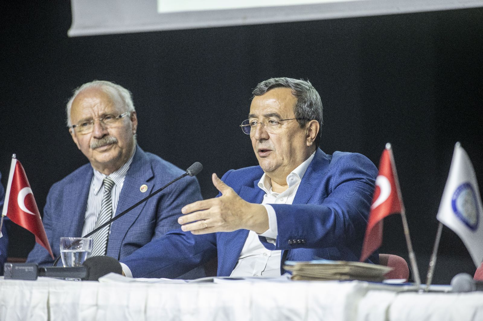 Konak Belediye Başkanı Abdül Batur, “Bunu şiddetle kınıyoruz.