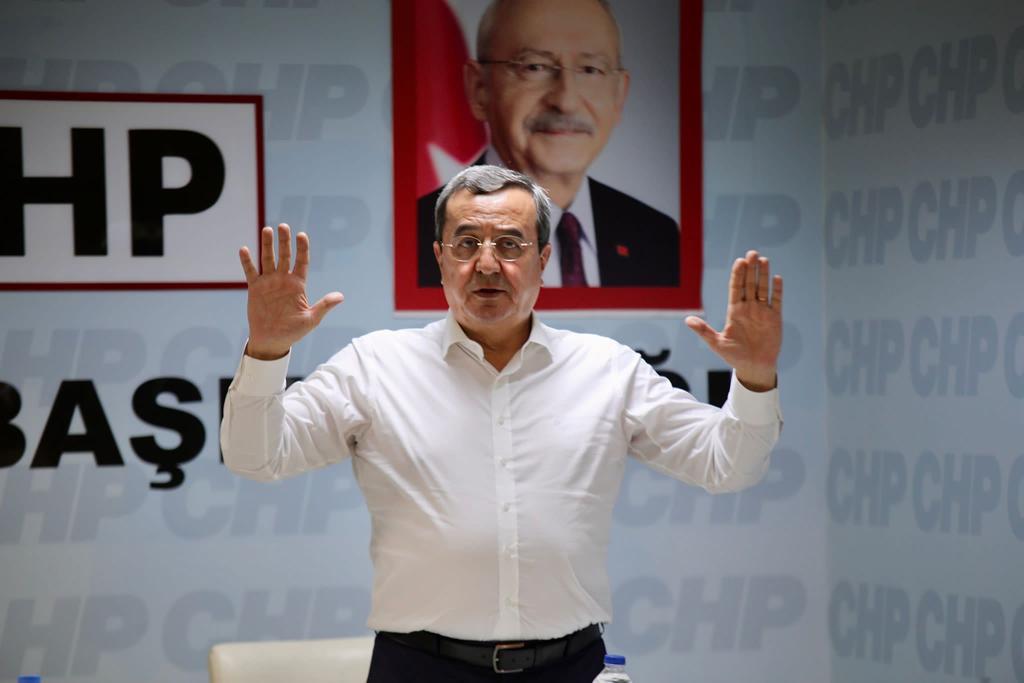 KONAK_ PARTİLİLERLE BAYRAMLAŞAN BAŞKAN BATUR’DAN YEREL SEÇİM MESAJI: