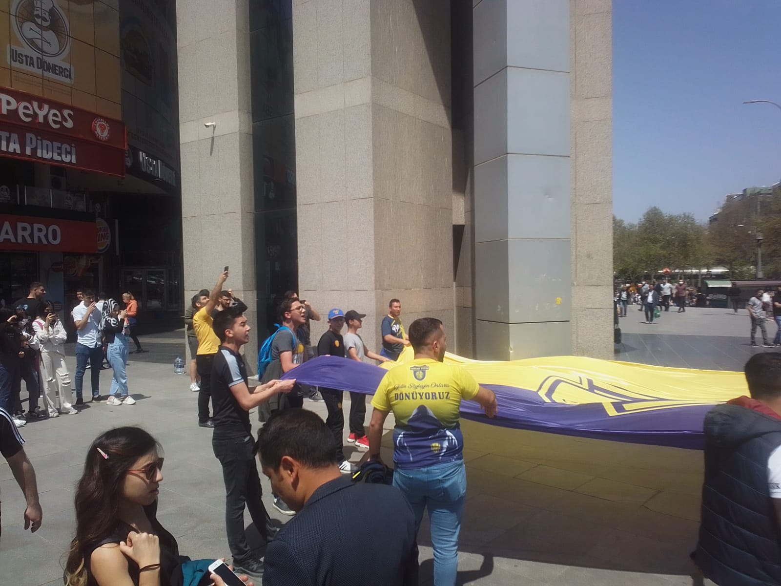 KRİZ ÇÖZÜLDÜ, BAYRAK ASILDI…