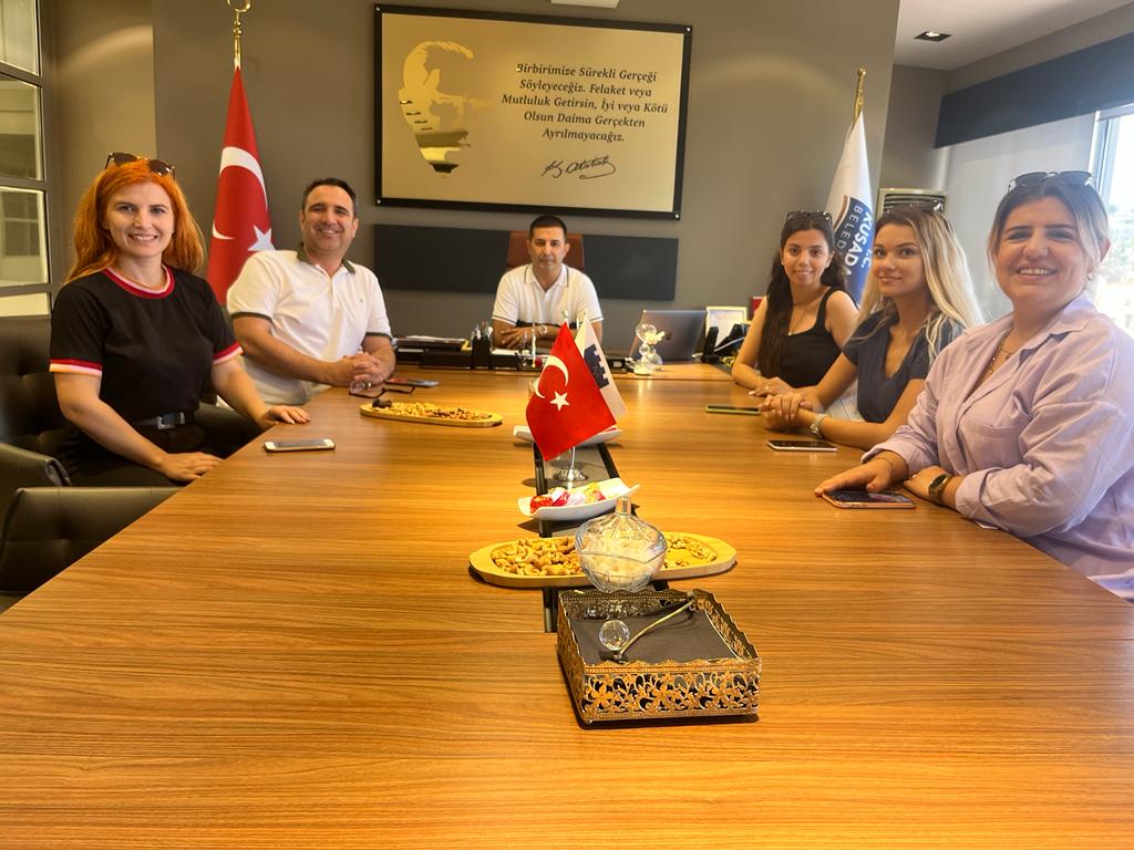 KUŞADASI_ Kuşadası Belediye başkanı Ömer Günal'ın doğum günü kutlandı.