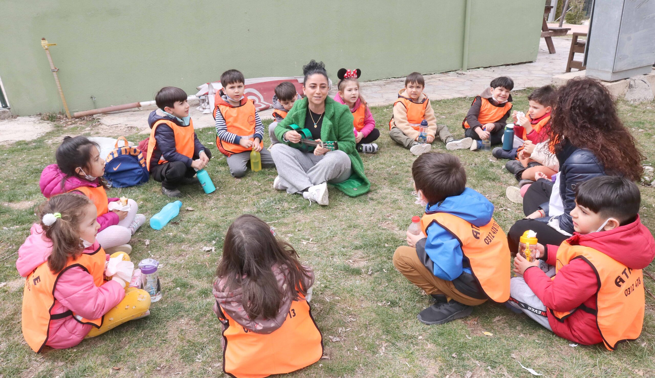 KUŞLARIN YUVASI MİNİK ELLERDEN 