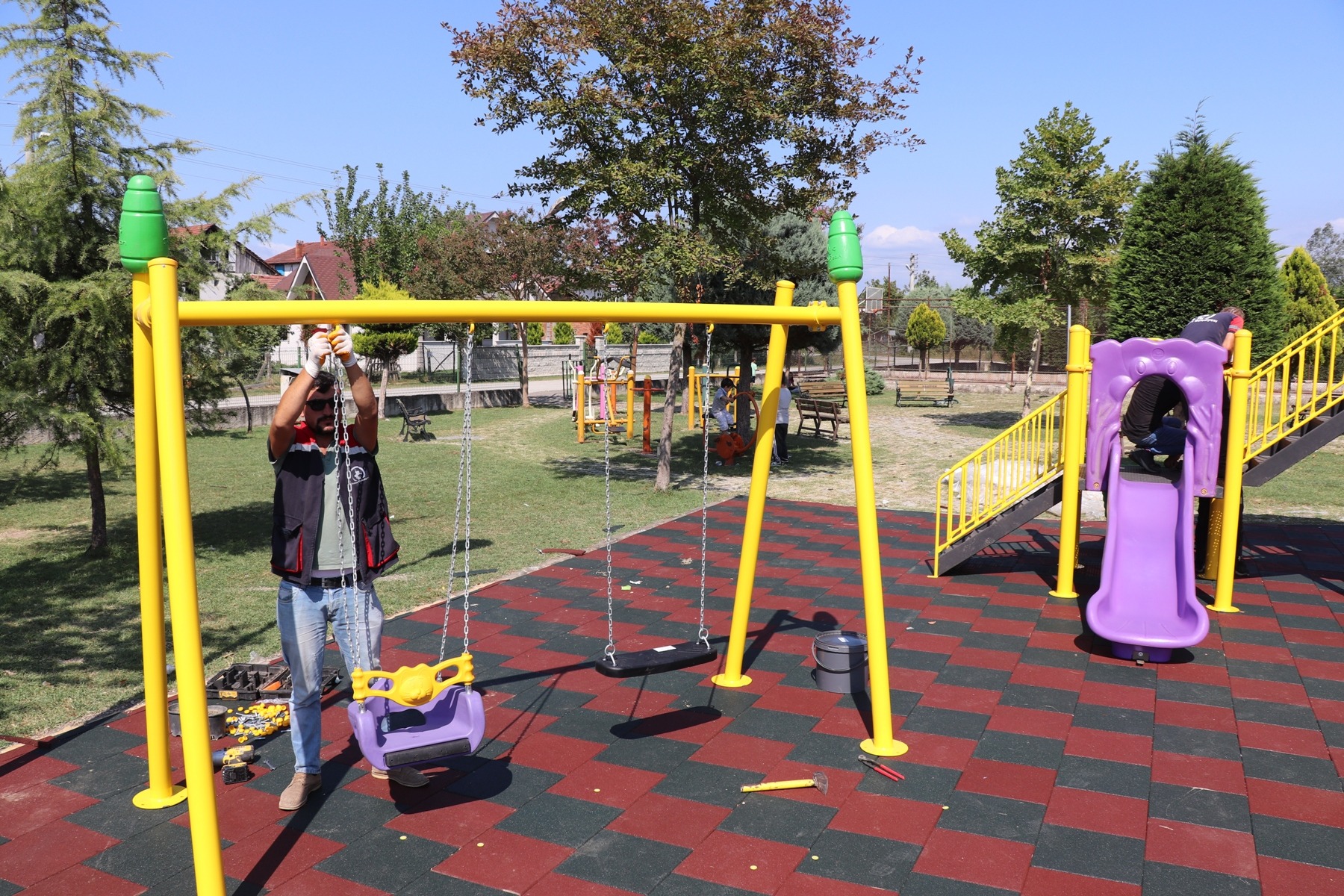 MAHALLELER YENİ PARKLARA KAVUŞUYOR