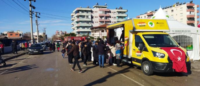Mamak Belediyesi, deprem bölgesinde canla başla çalışmaya devam ediyor.