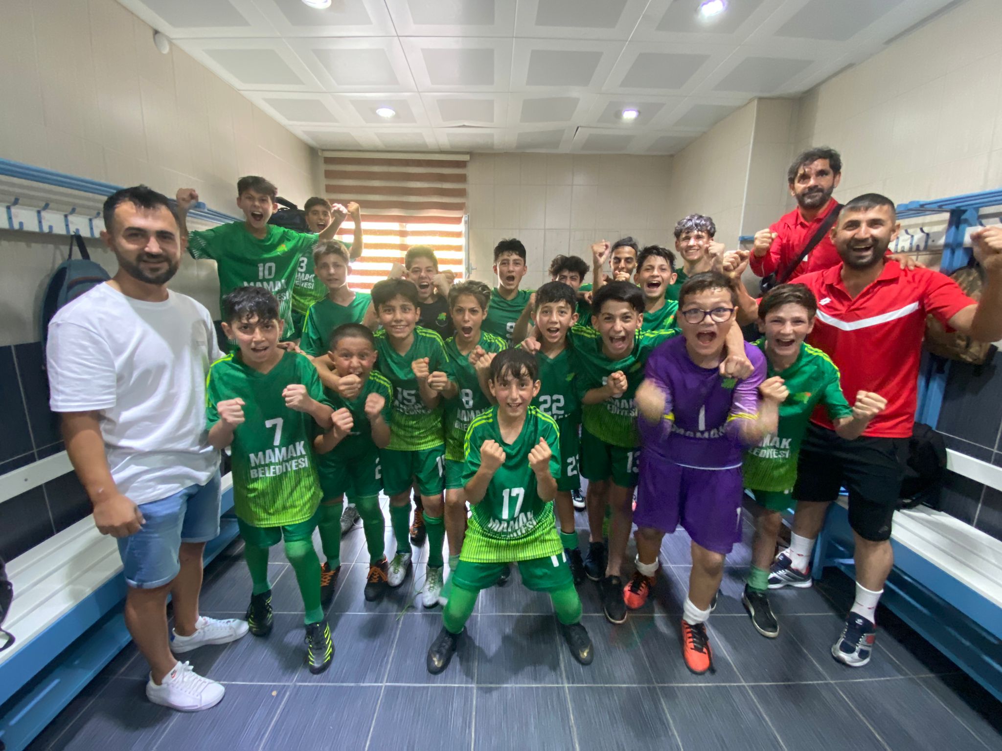 Mamak futbolda dolu dizgin