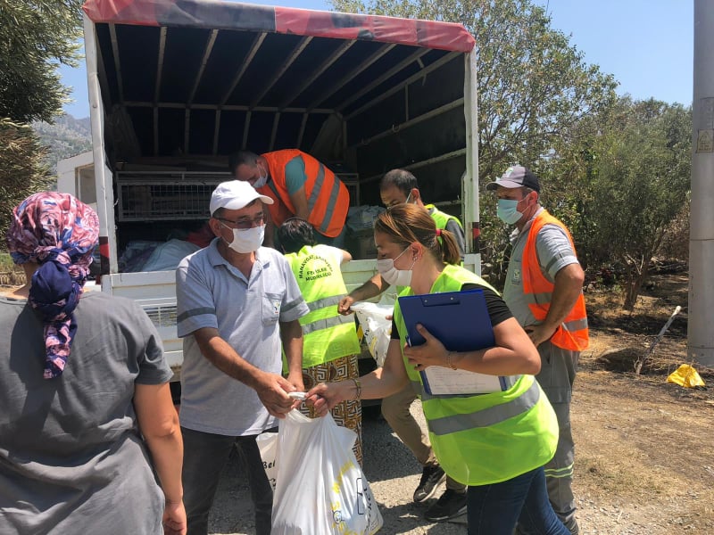 MANAVGAT BELEDİYESİ ACİL DESTEK TİMLERİ YARALARI SARIYOR