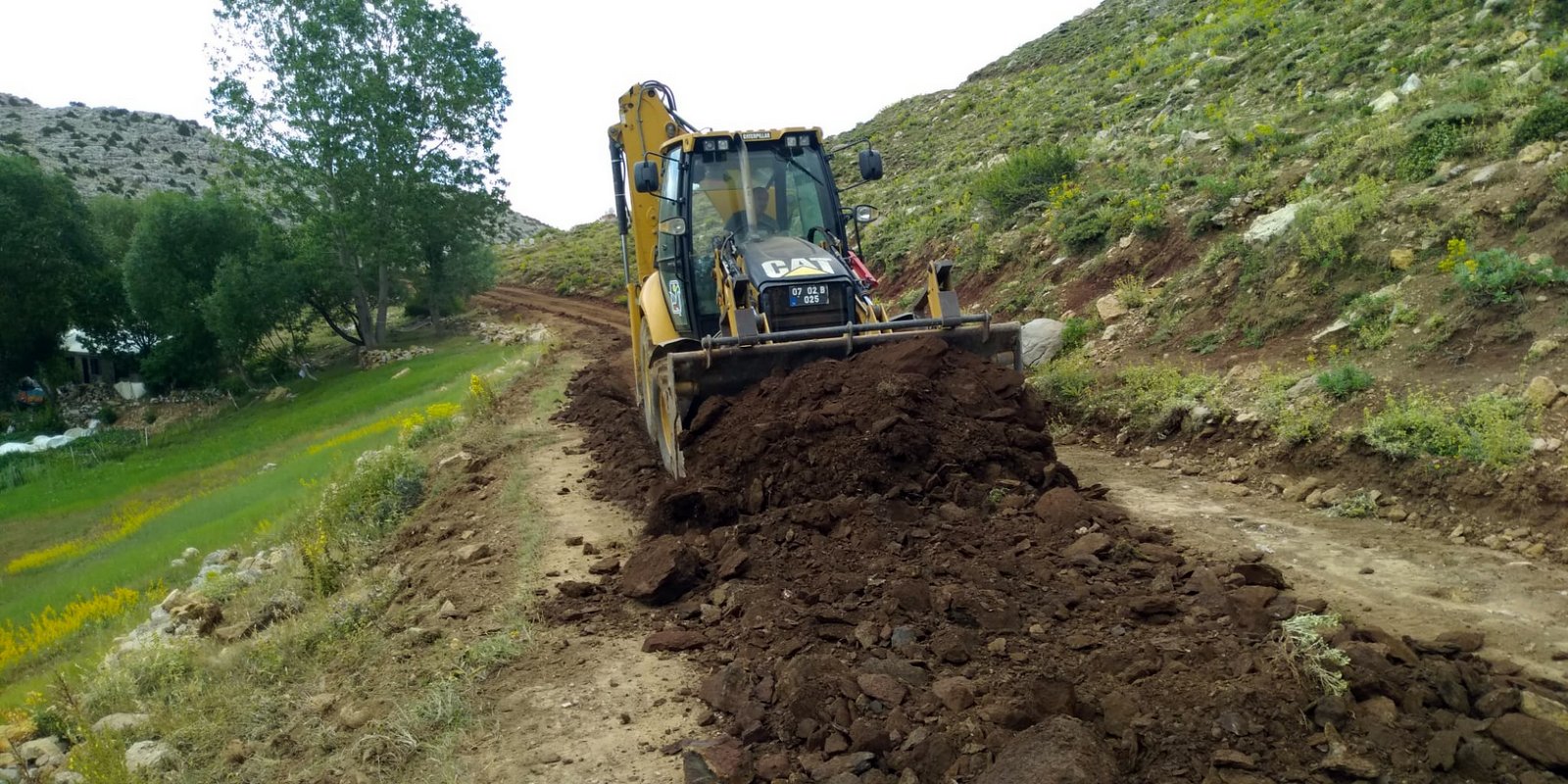 MANAVGAT BELEDİYESİ GENÇLER YAYLASI’NIN YOLLARINDA BAKIM ÇALIŞMASI GERÇEKLEŞTİRDİ