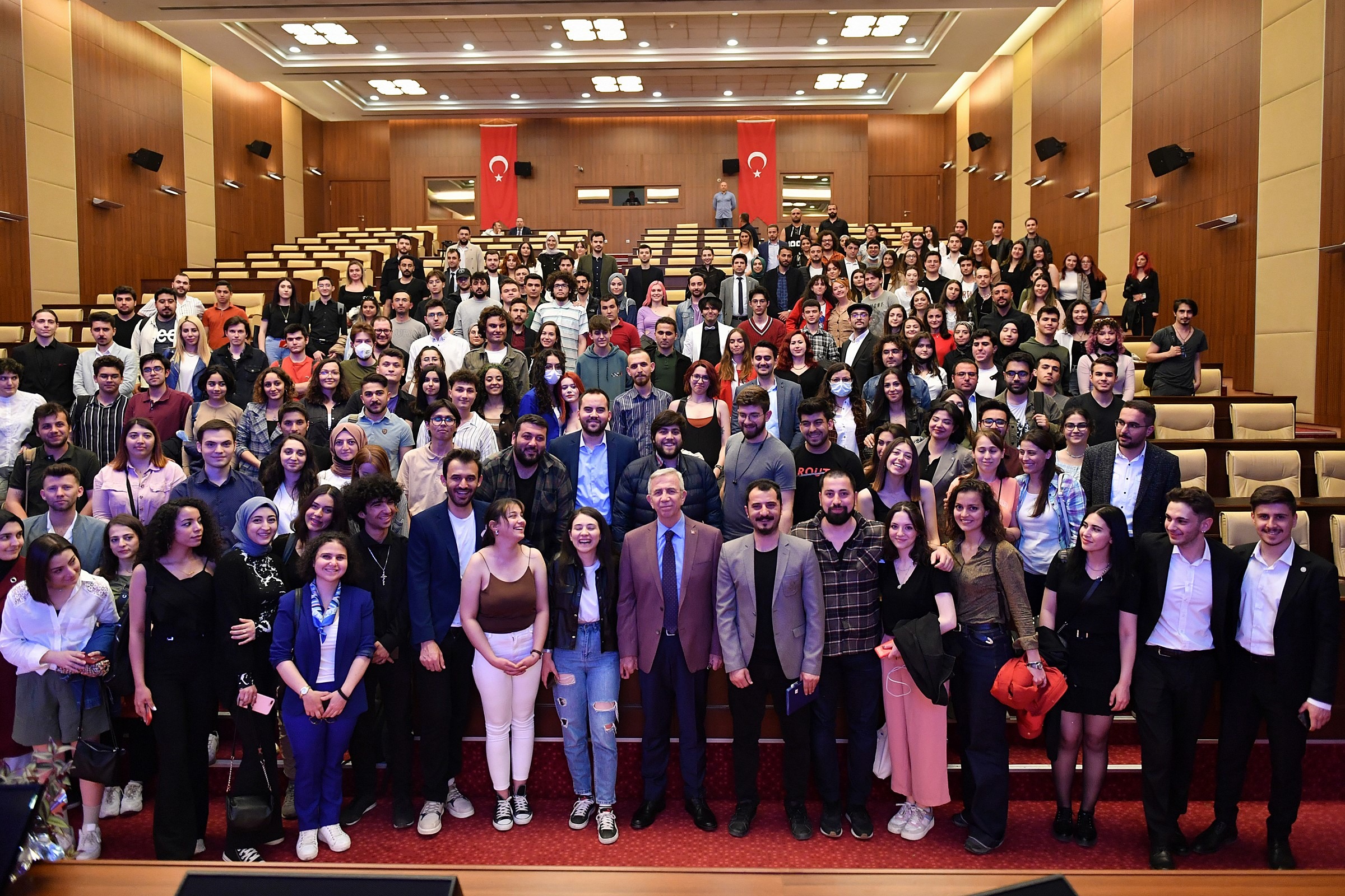 MANSUR YAVAŞ : BU KENTİ SAHİPLENMENİZİ İSTİYORUZ
