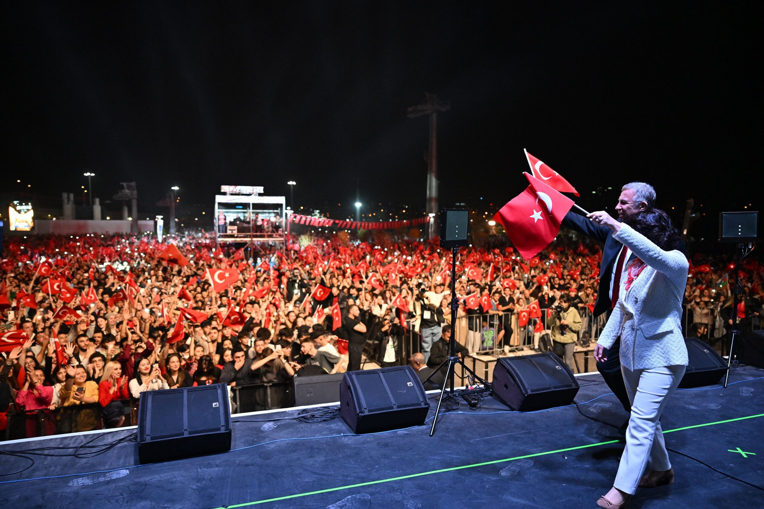 MANSUR YAVAŞ VE BAŞKENTLİLER 100. YIL KUTLAMALARINDA BULUŞTU