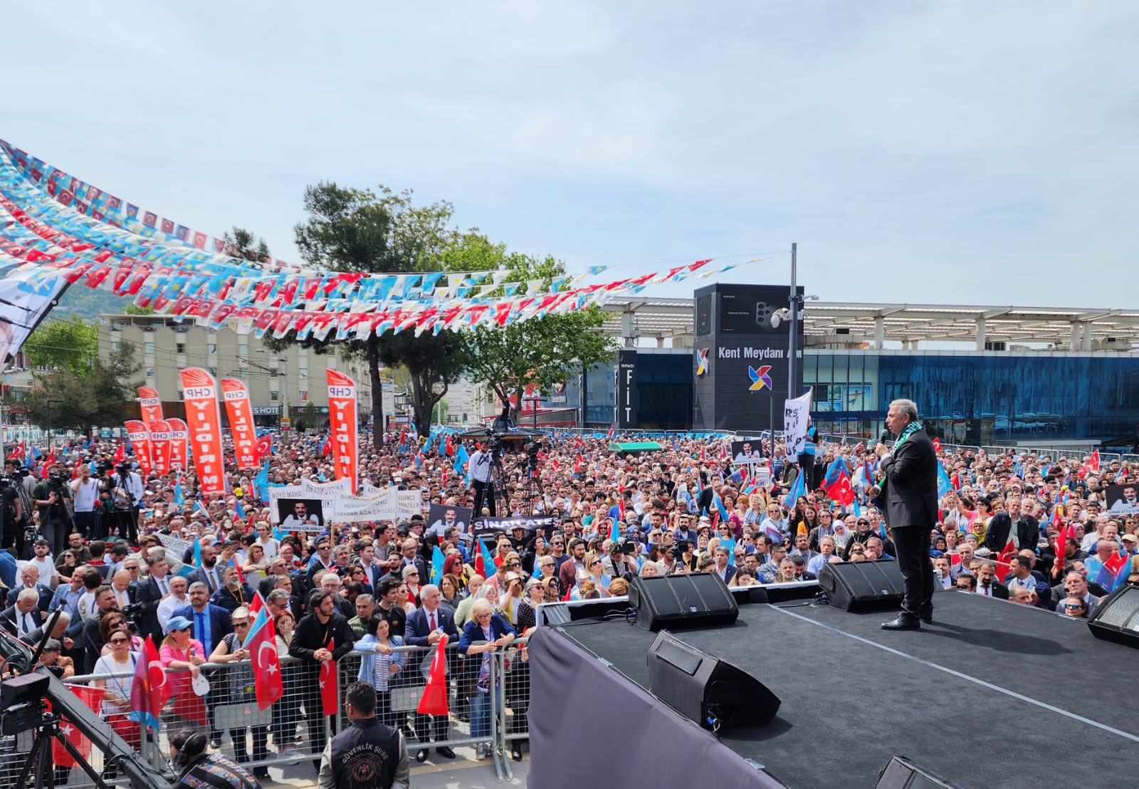 MANSUR YAVAŞ VE MERAL AKŞENER BURSA’DA