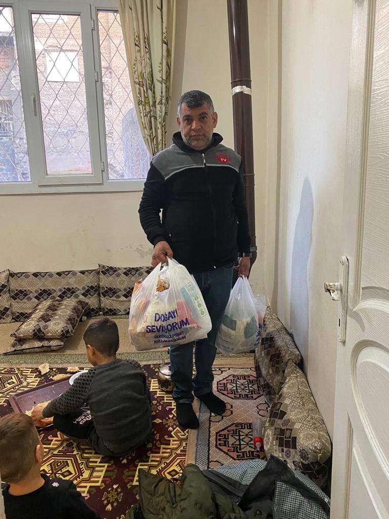 Mehmet Çiçek İnsani Yardımda Bulundu