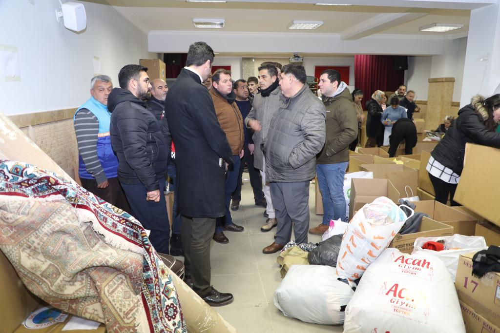 Menderes Belediyesi depremzedelerin yanında