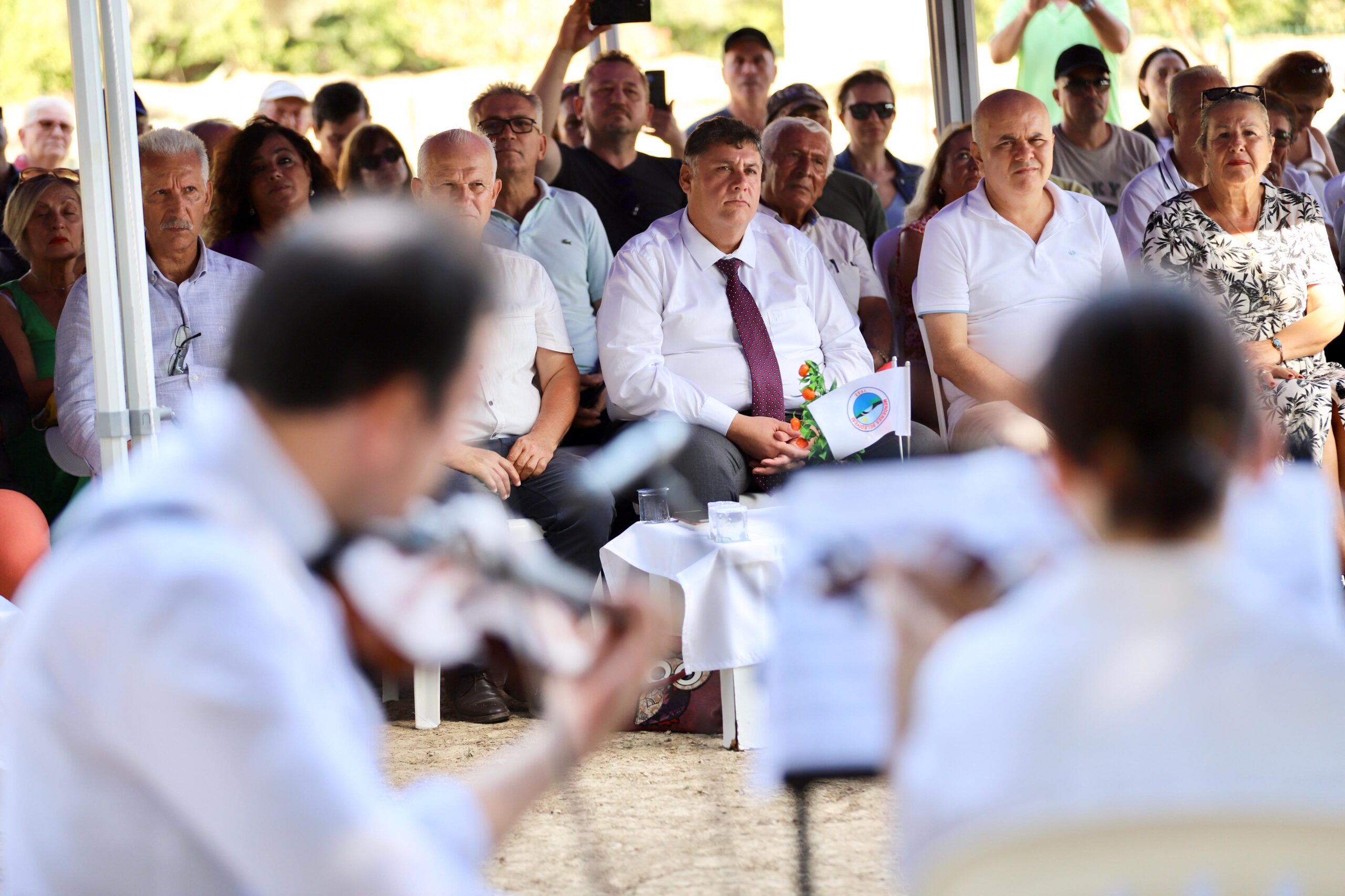 MENDERES_ 2. Klaros Felsefe Sanat Kehanet Festivali’nin açılışı Klaros Antik Kenti’nde gerçekleşti.