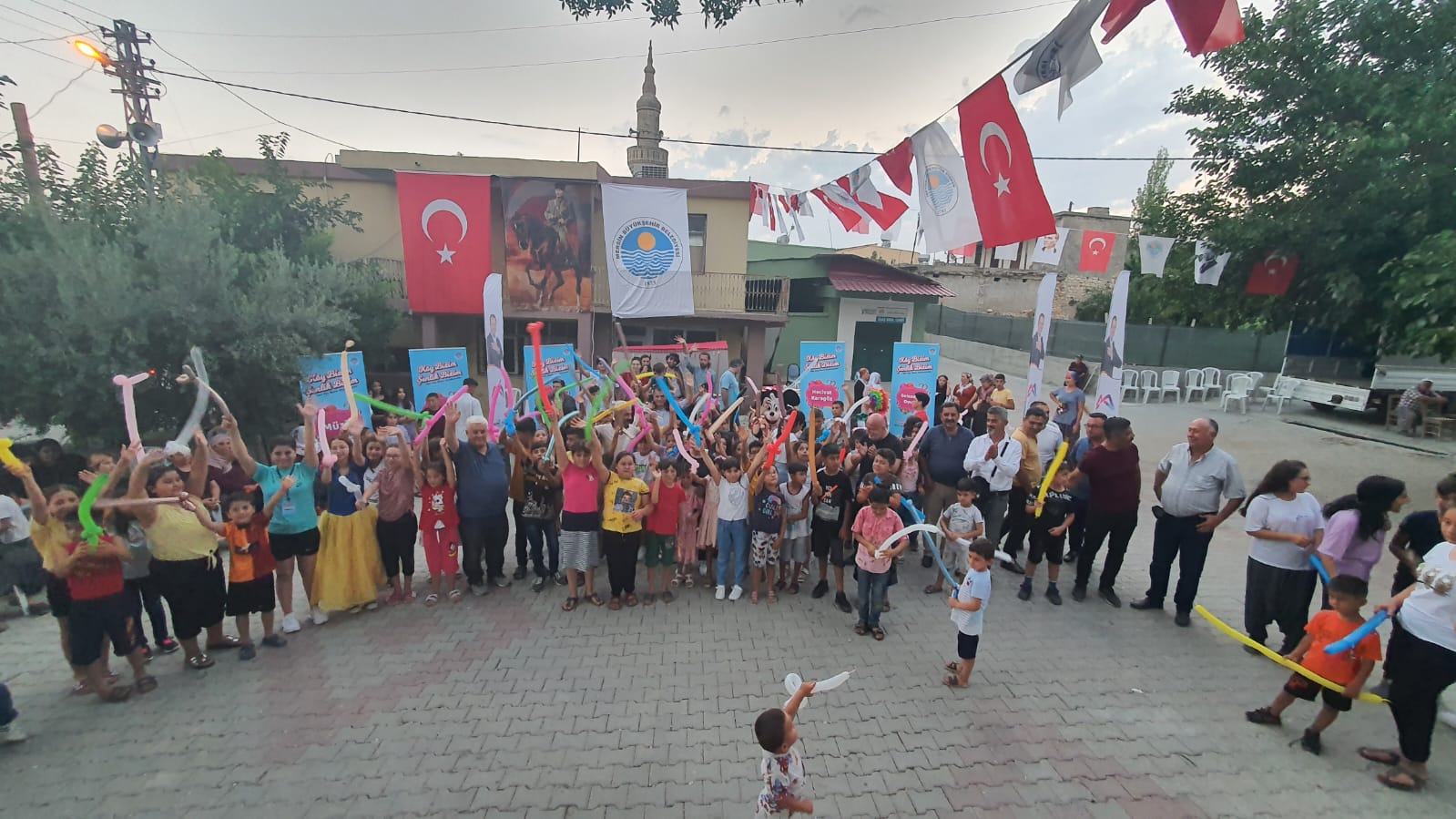 MERSİN BÜYÜKŞEHİR BELEDİYESİ ETKİNLİKLERİYLE ÇOCUKLARA UNUTAMAYACAKLARI ANLAR YAŞATTI