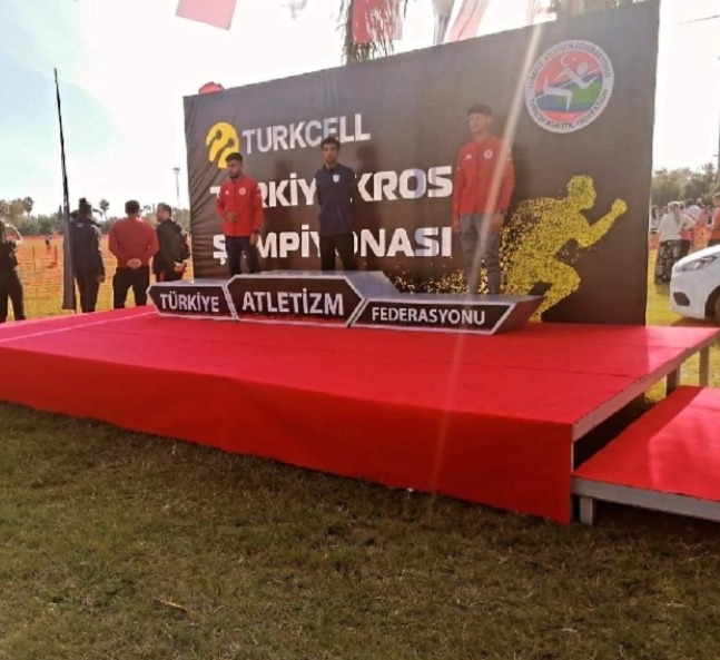 Metina Derneği Basın Sözcüsü Abdulkadir Öz  Öğrencilerini Tebrik Etti