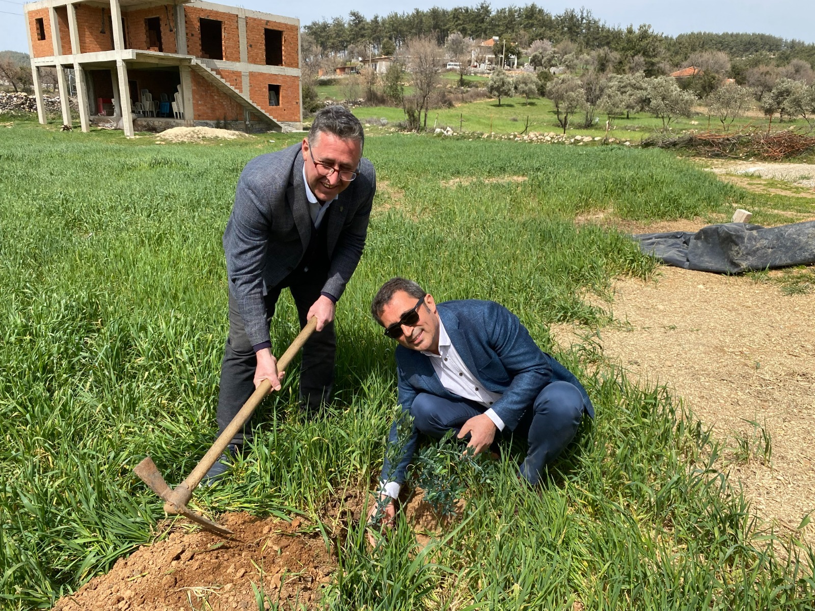 Milas Belediyesinin üreticilere desteği devam ediyor...