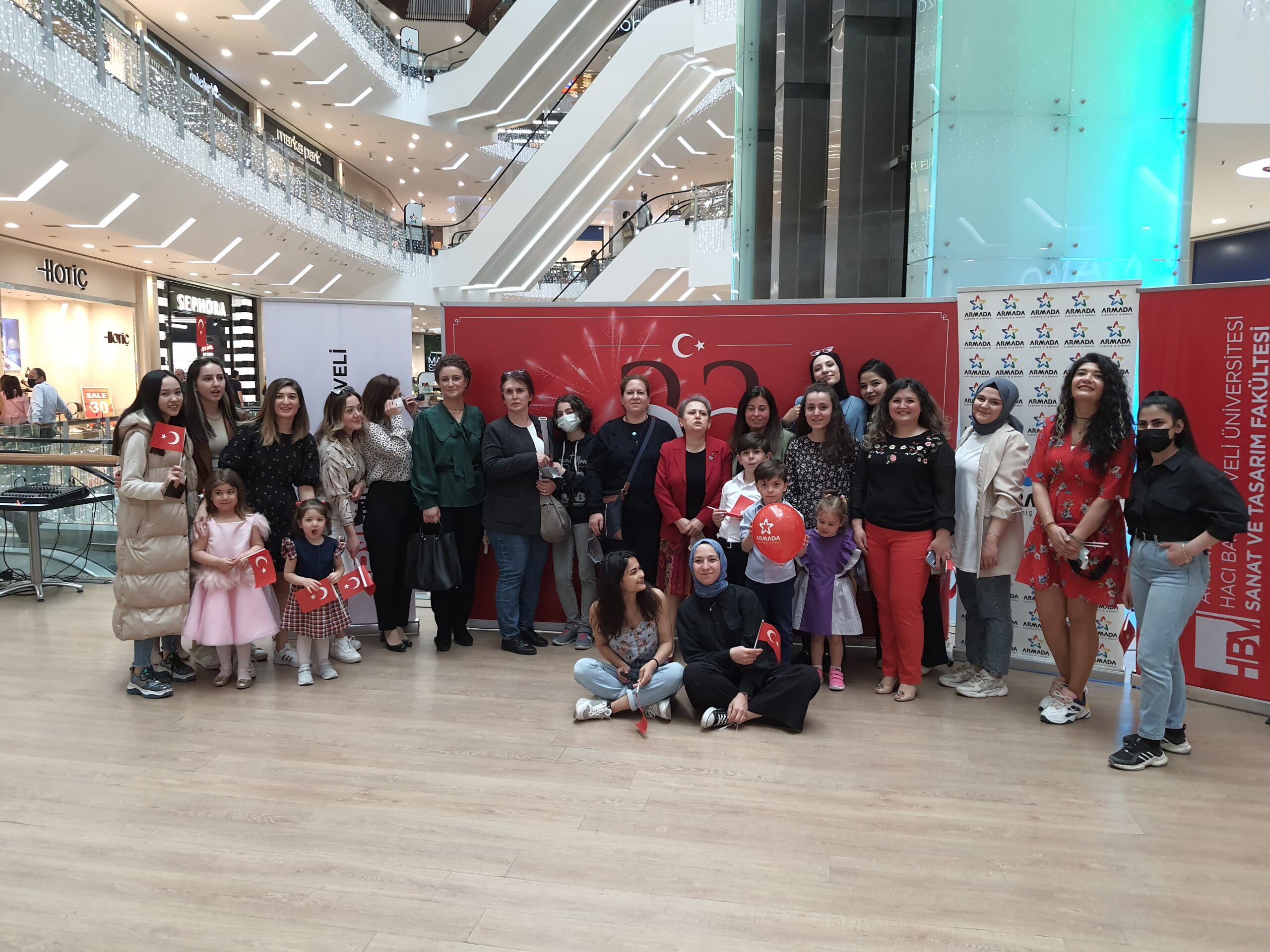 Minik tasarımcılar büyük ilgi gördü...