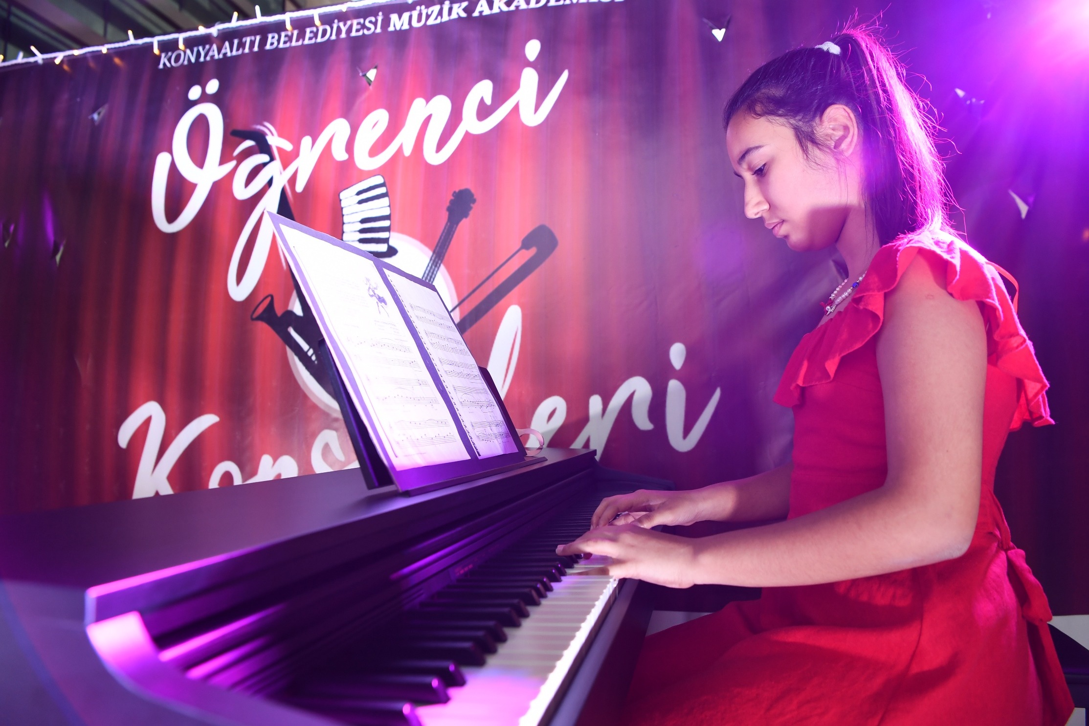 Müzik Akademisi öğrencilerinden aileleri için konser