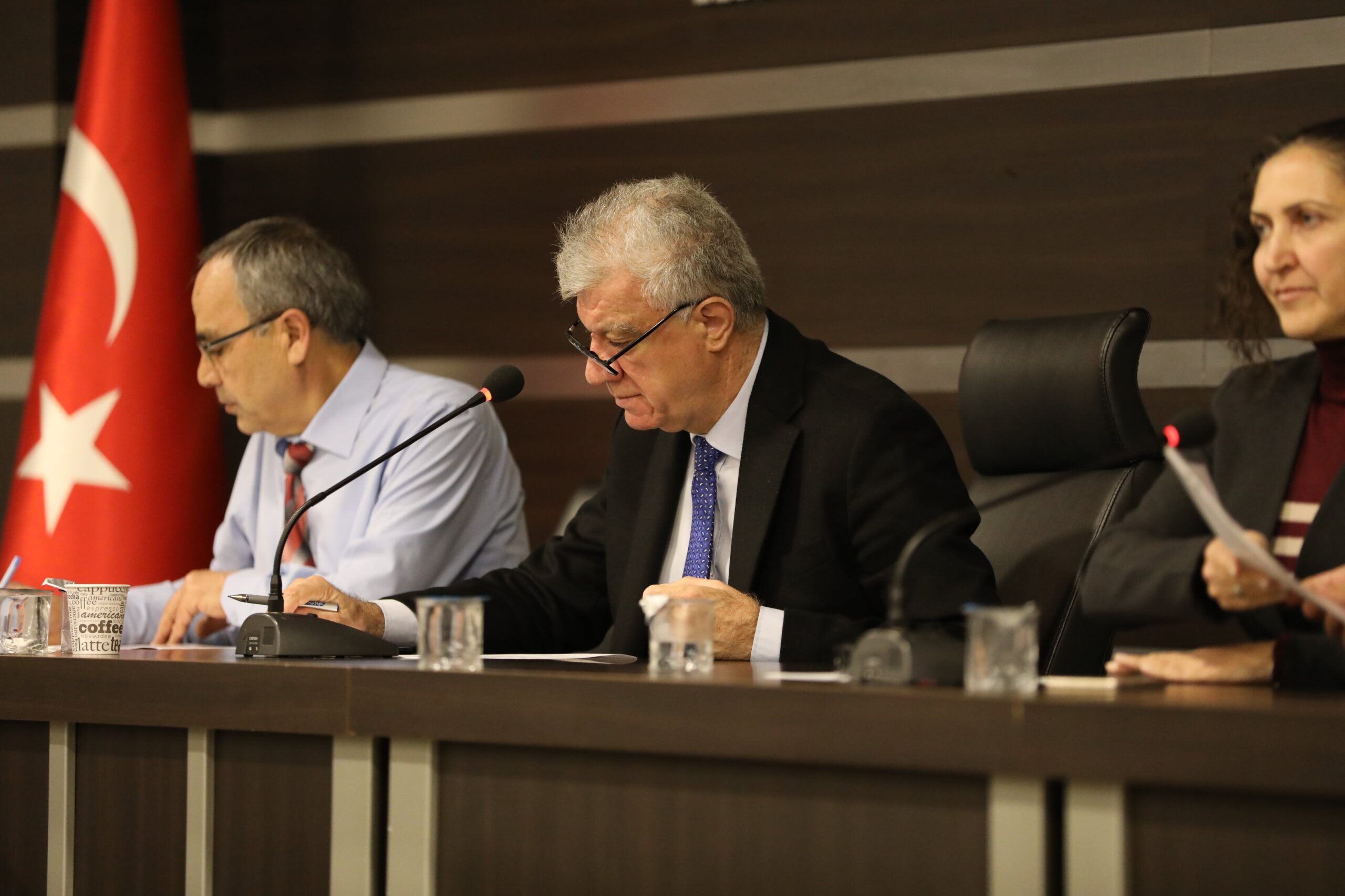 NARLIDERE _ Narlıdere Belediyesi Aralık Ayı Olağan Meclis Toplantısı gerçekleştirildi.