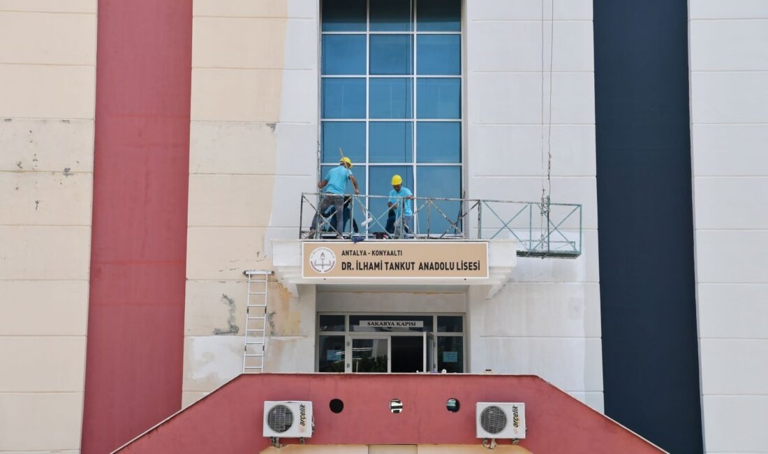 Konyaaltı Belediyesi, ilçedeki okullarda