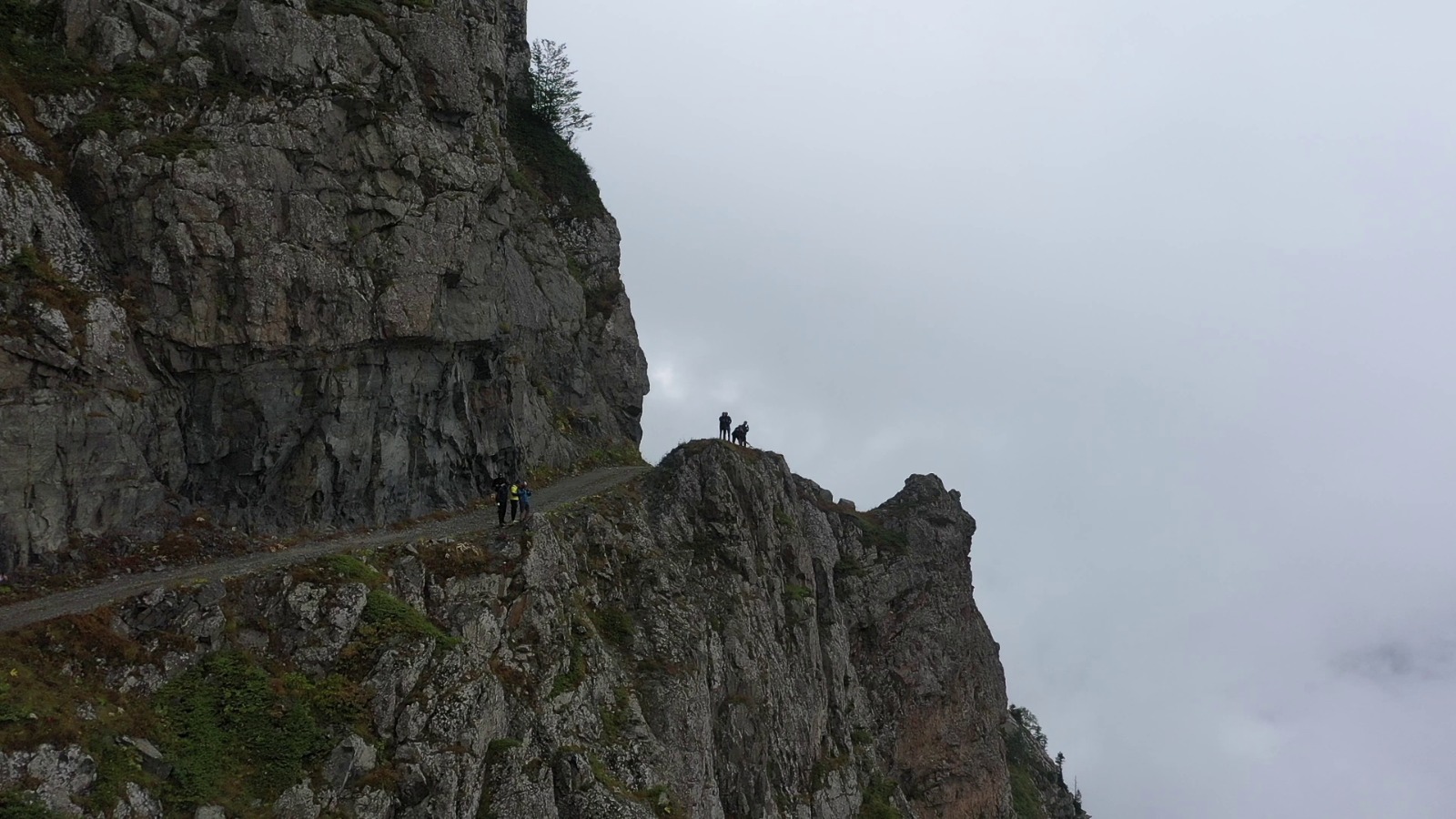 Ölüm Yolu Derebaşı Virajları Yerli ve Yabancı Turistlerin İlgi Odağı Olmaya Devam Ediyor