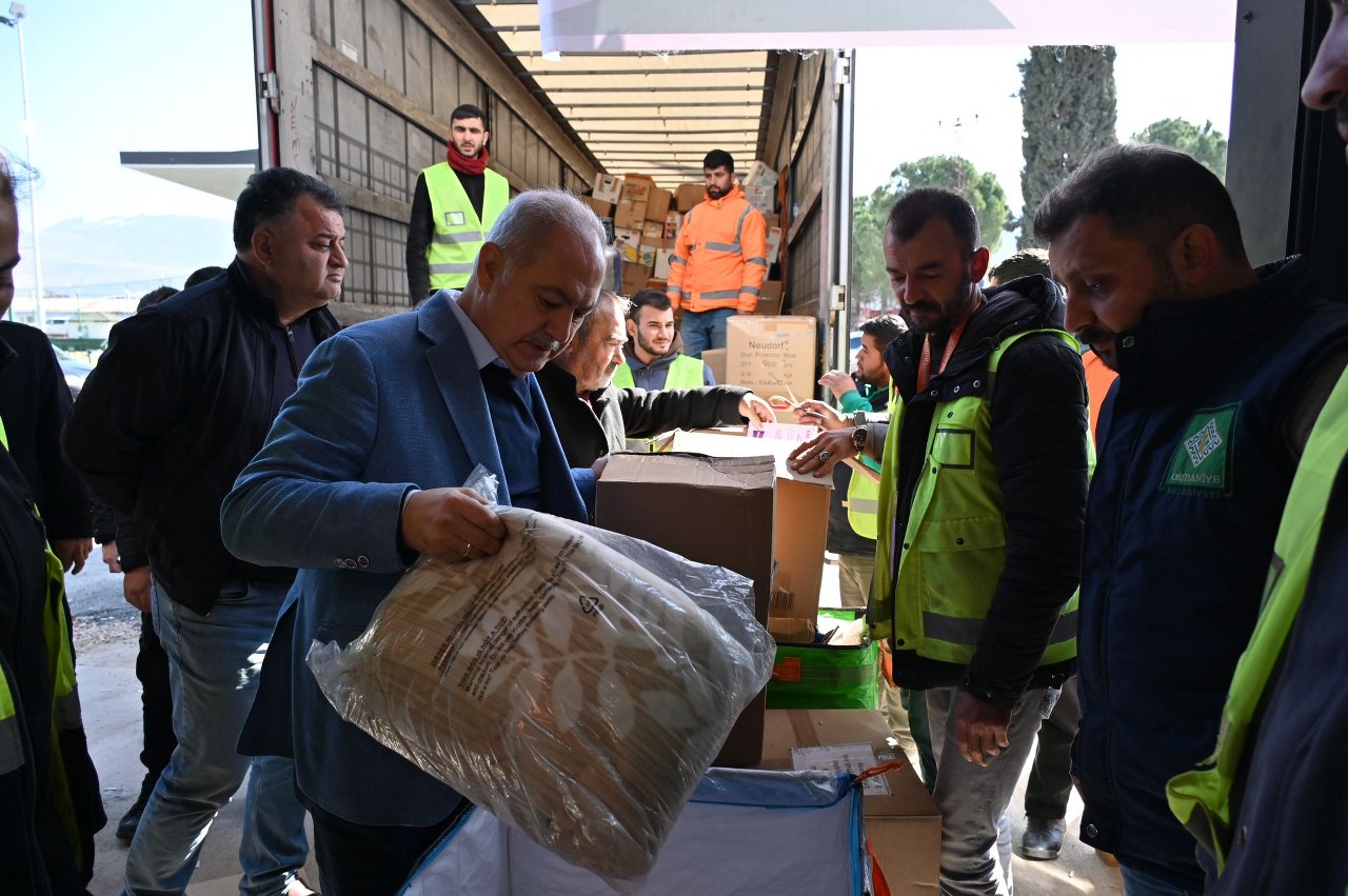 OSMANİYE BELEDİYESİ YARALARI SARMAK İÇİN TÜM GÜCÜYLE ÇALIŞIYOR