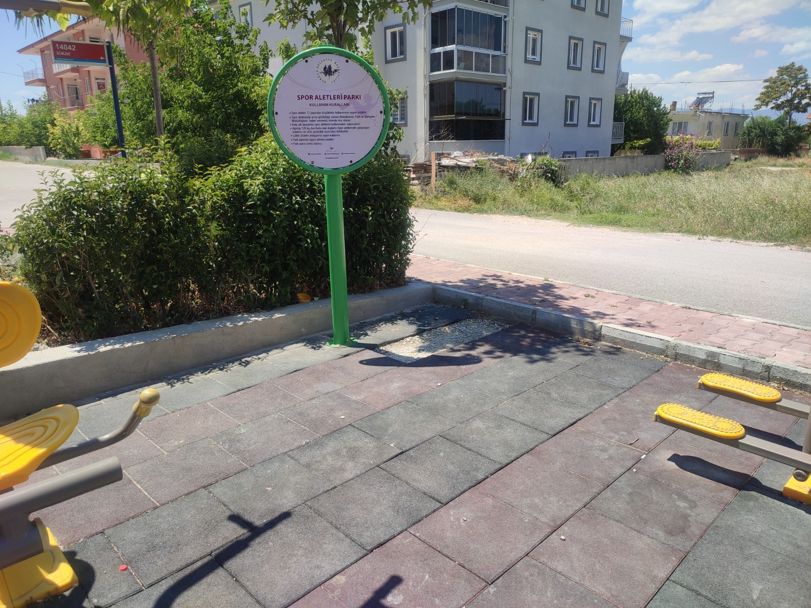 Parklarımıza zarar vermeyelim, verenleri uyaralım!