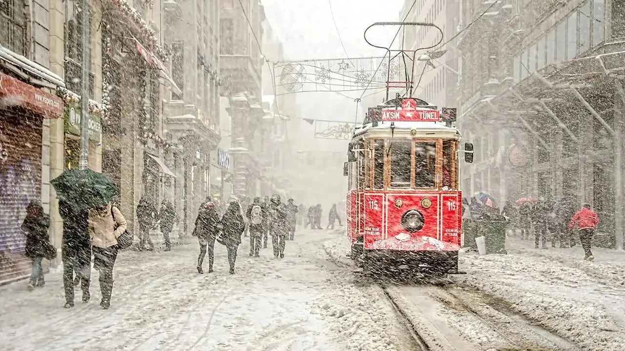 PAZAR GÜNÜ İSTANBUL'A KAR GELİYOR