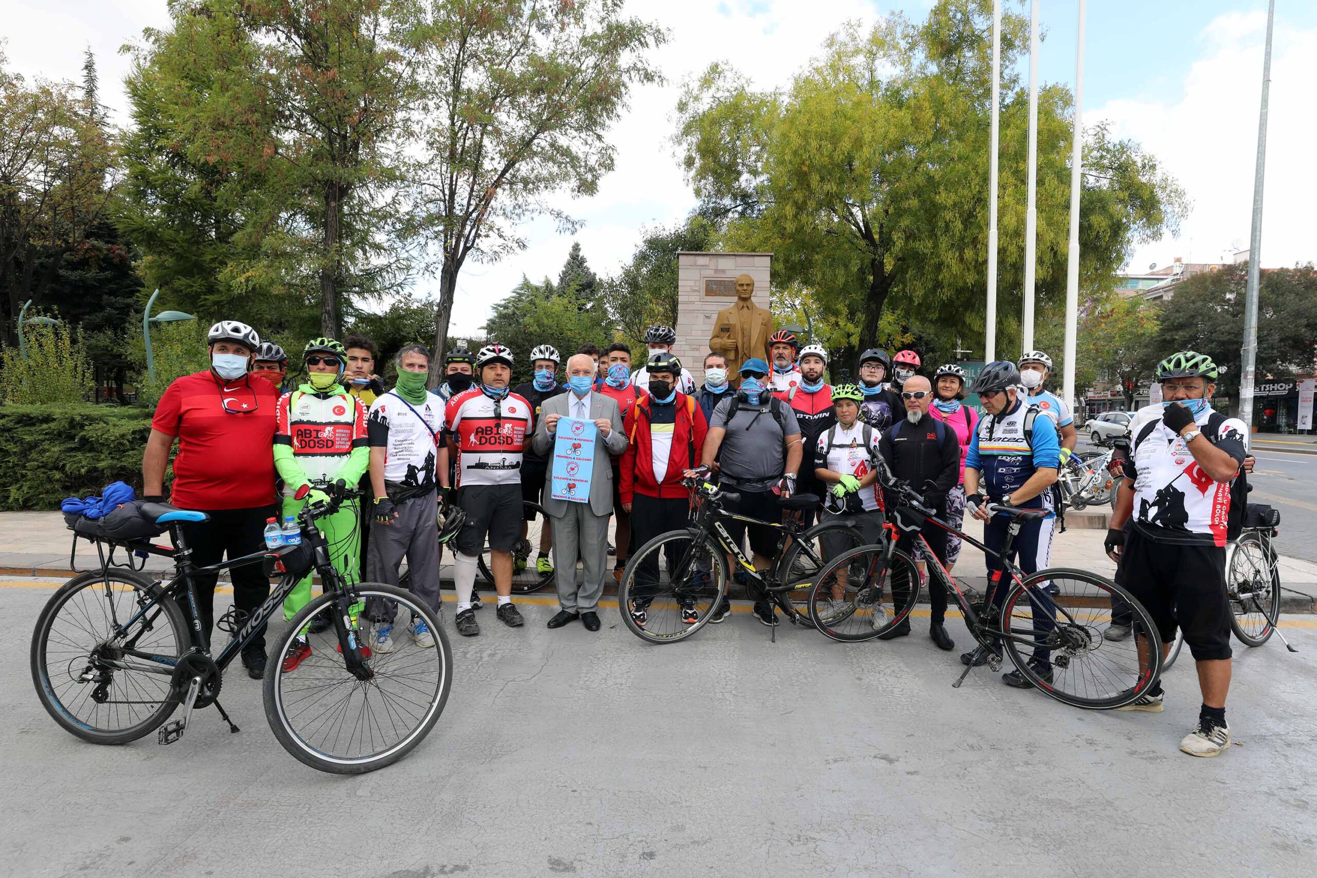 Pedallar kalpler için döndü