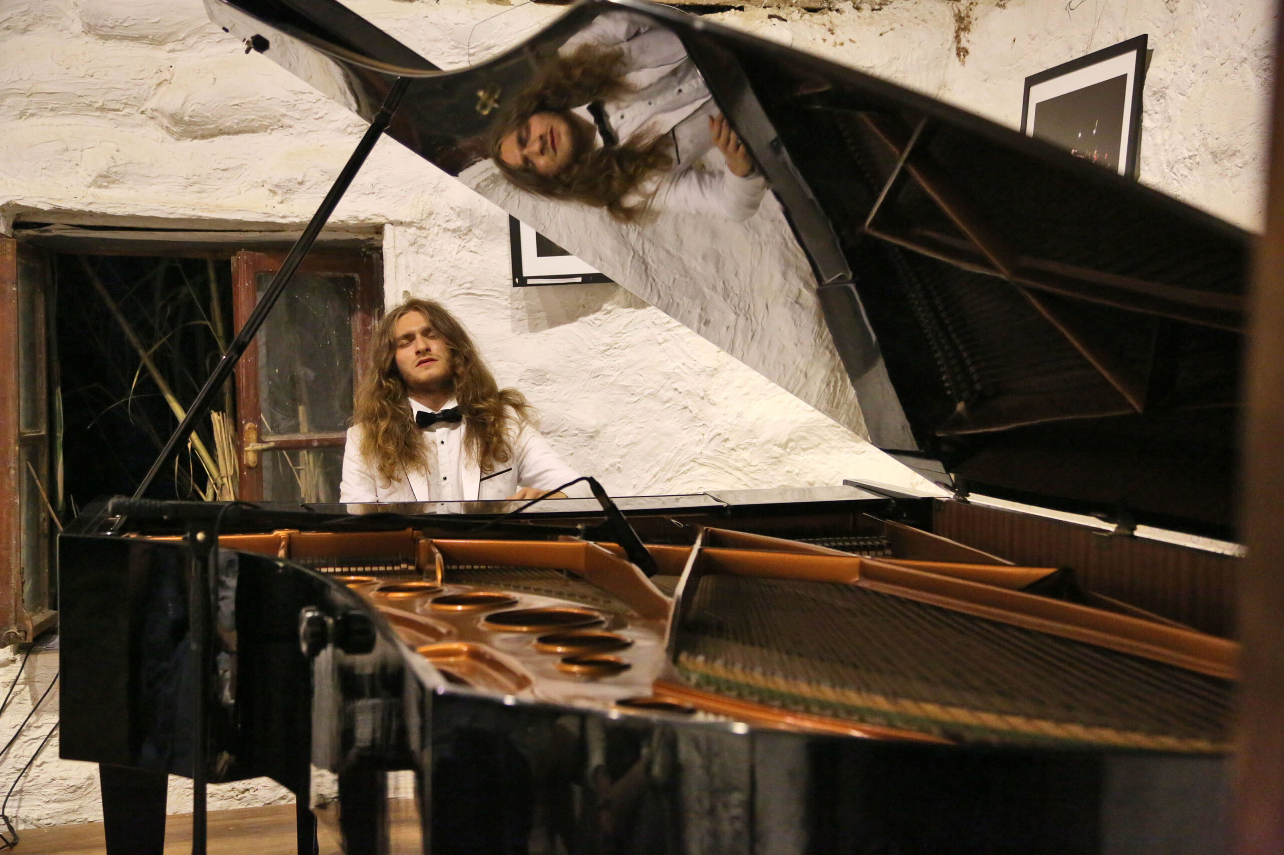 Piyanist Tuna Bilgin Gümüşlük’te konser verdi