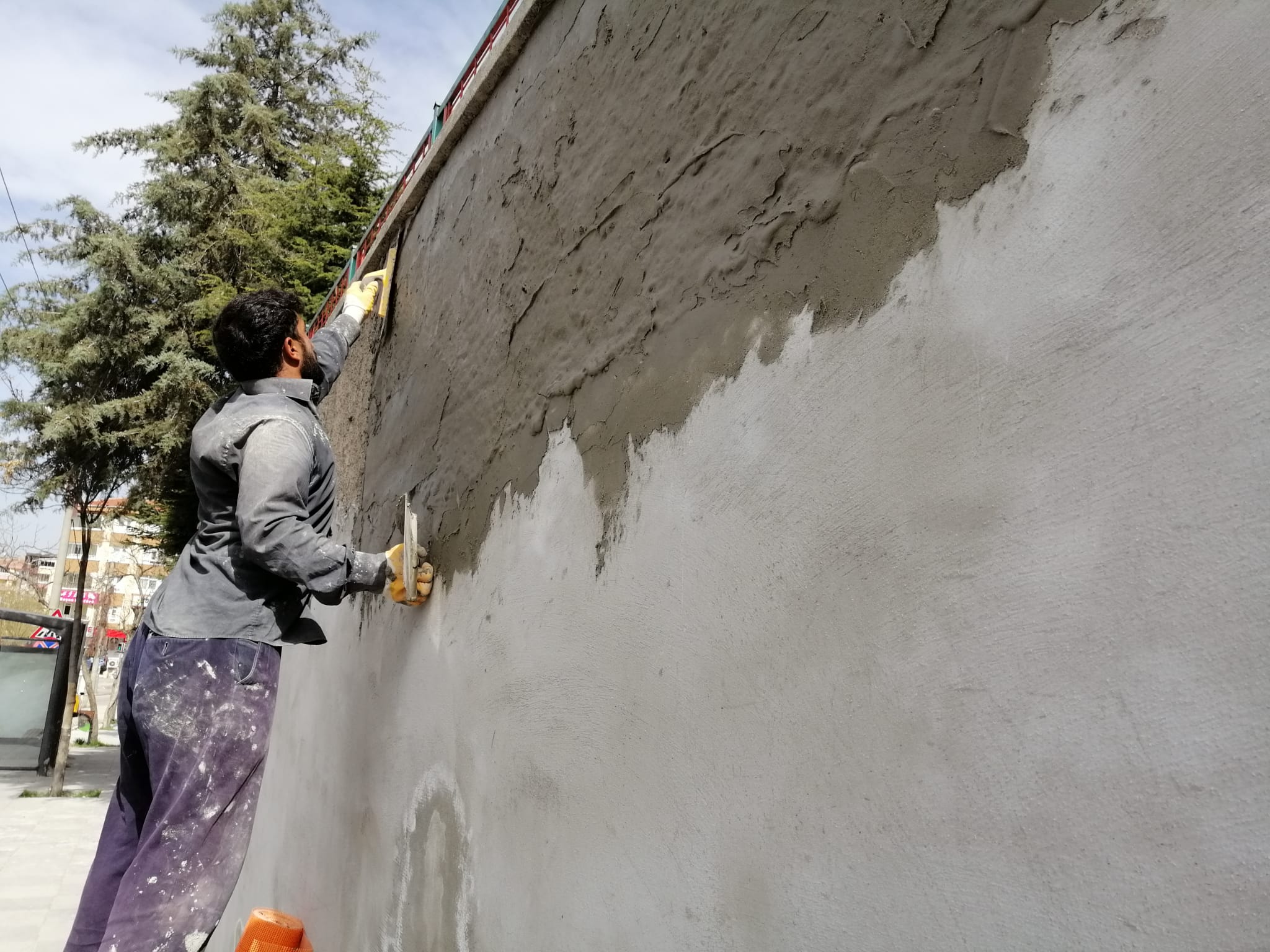 Pursaklar’da Gri Duvarlar Sanata Dönüşüyor