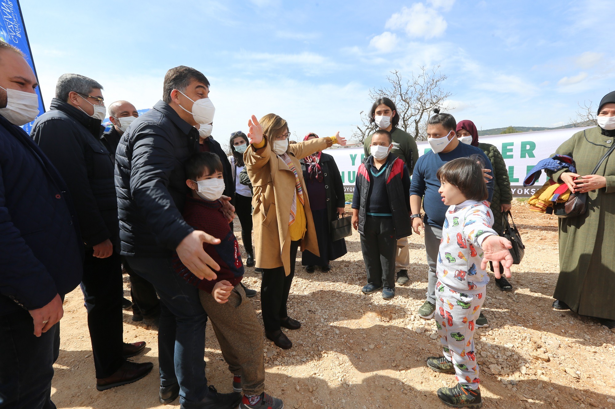 ŞAHİN: AİLEMİZİN EN AKILLI ÇOCUKLARINI HEKİM YAPIYORUZ