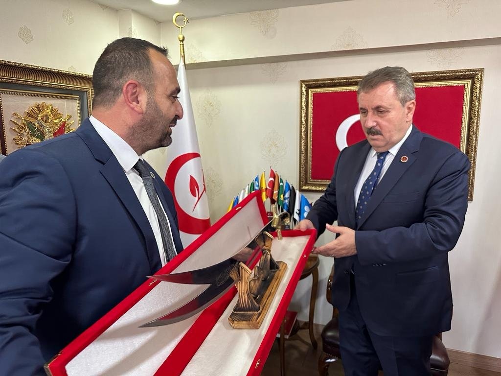 SAKARYA VAKFIKEBİR DERNEĞİ BBP LİDERİNİ ZİYARET ETTİ