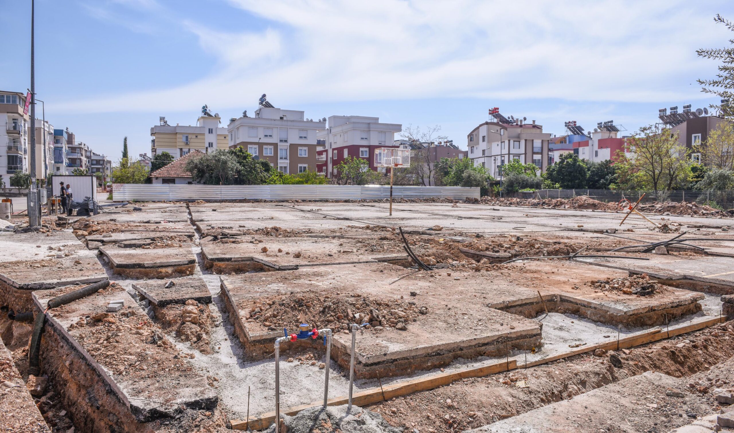 Şehirleşen Ahatlı’ya modern pazar