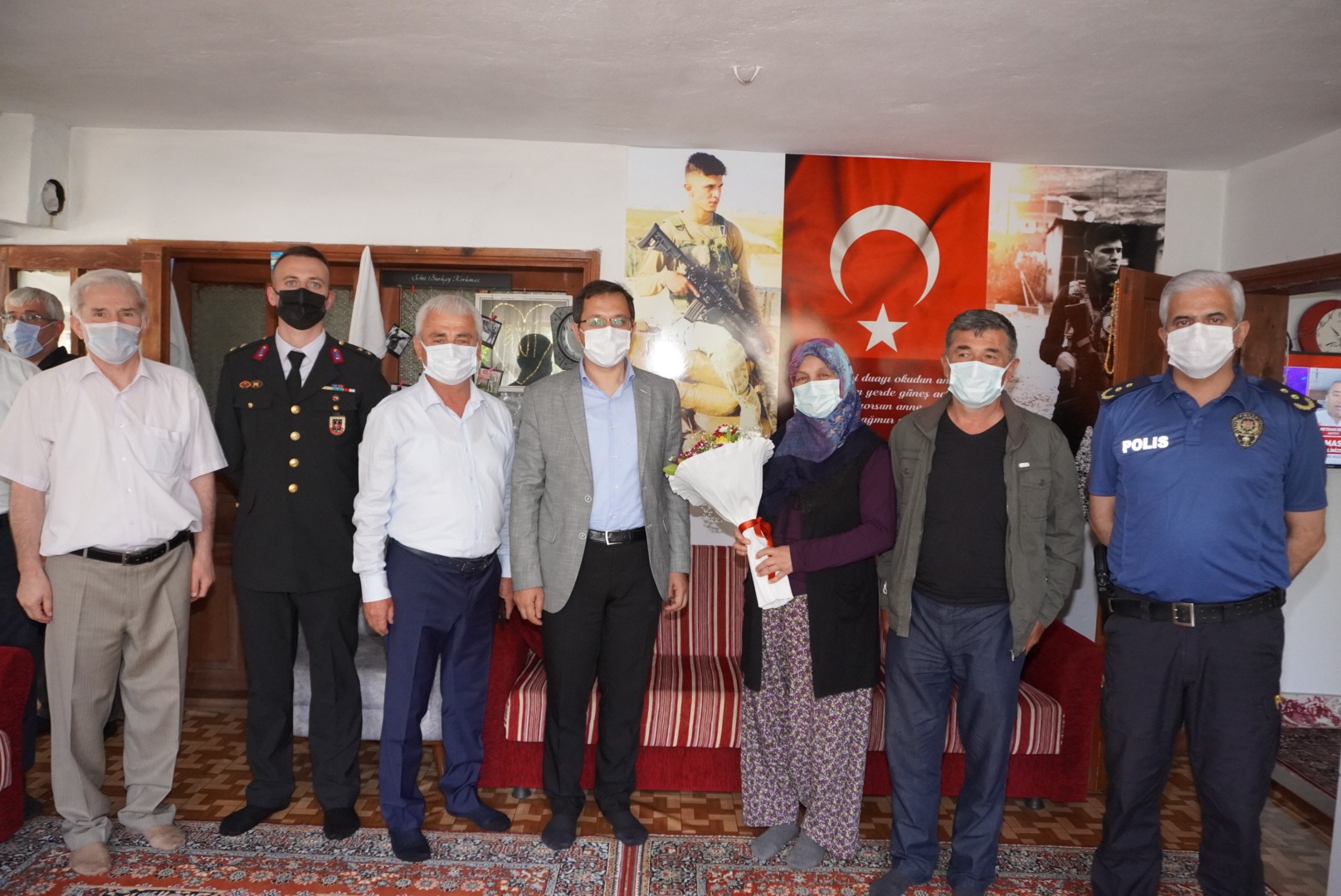 ŞEHİT AİLELERİNİN BAYRAMLARI KUTLANDI